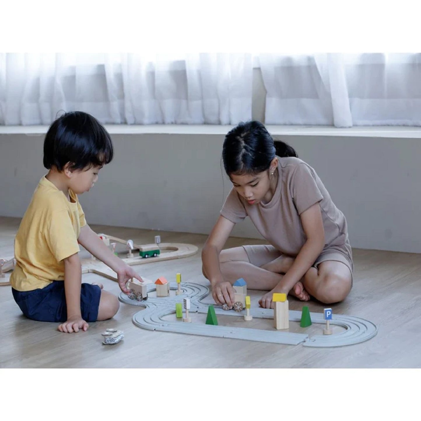 PlanToys Rubber Road & Rail Set - Large