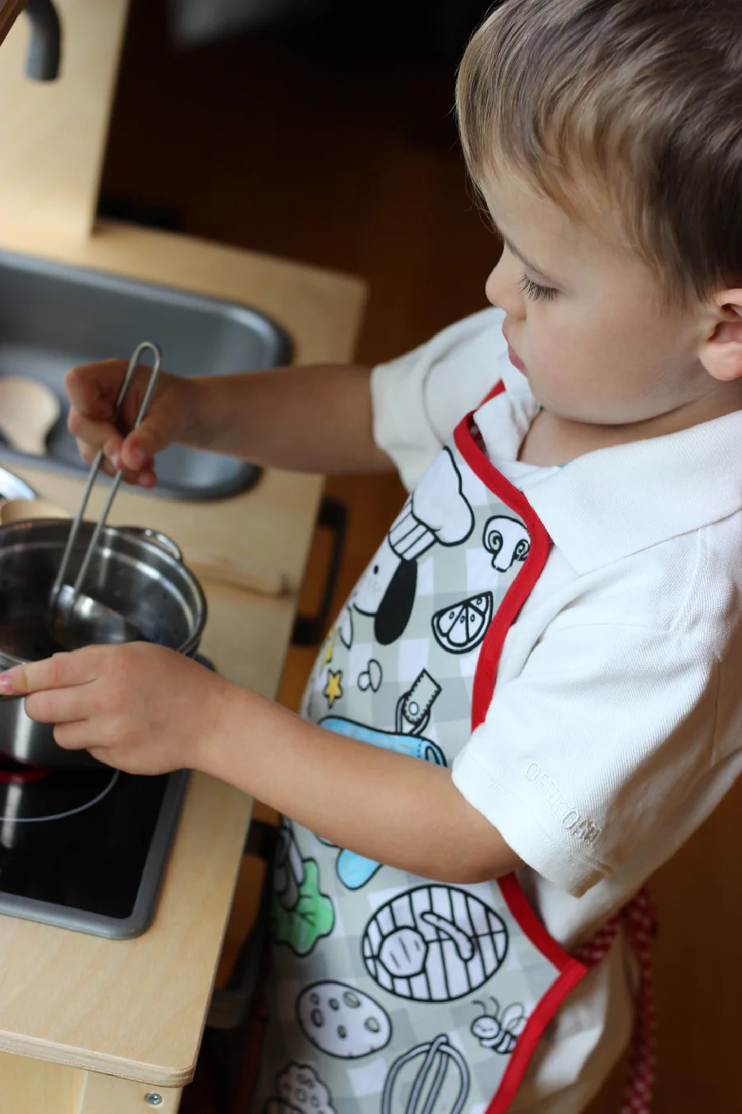 Great Pretenders Colour-an-Apron Chef