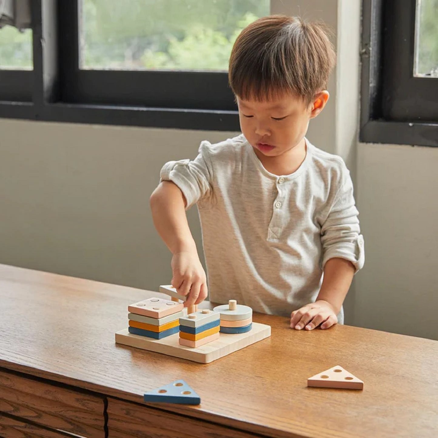 PlanToys Geometric Sorting Board - Orchard